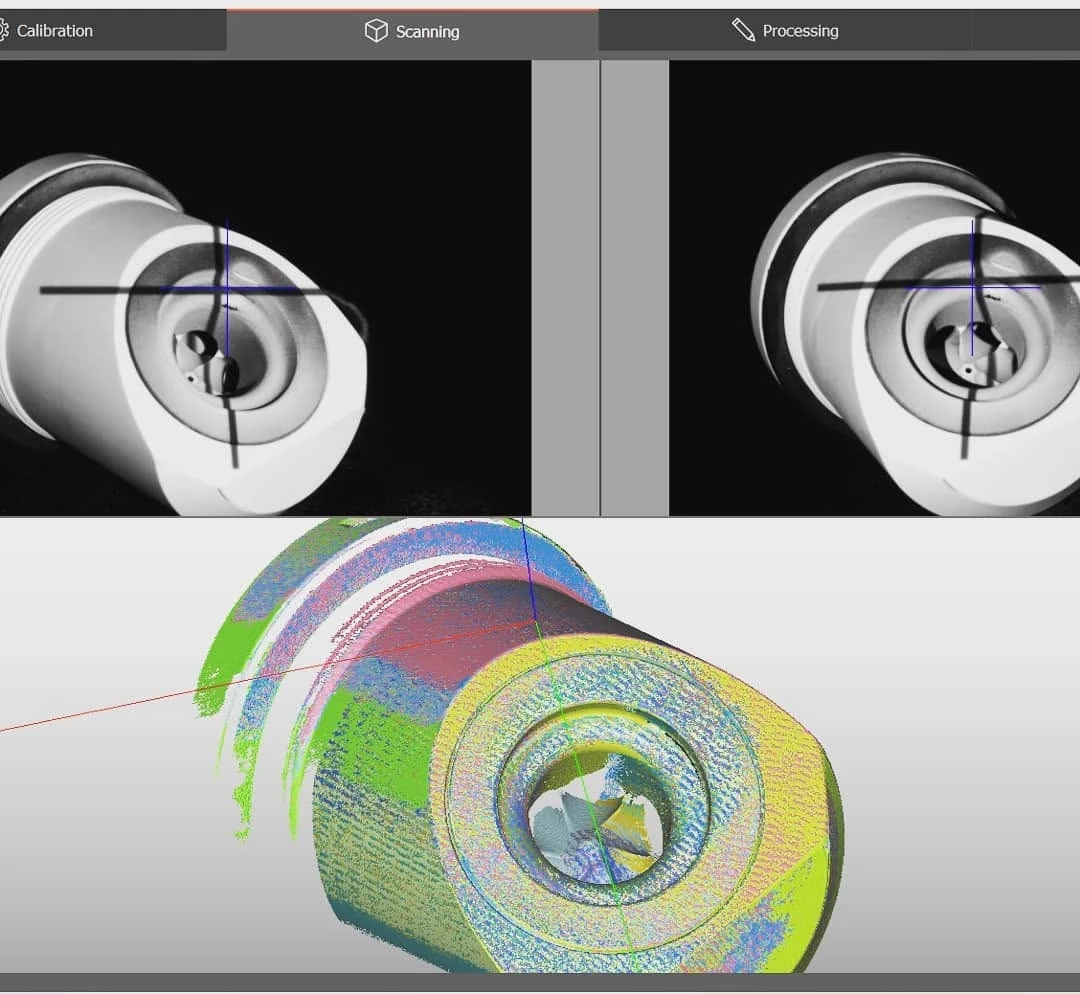 Softver 3D skenera: dva snimka kamera cilindričnog dela i obojeni pojedinačni skenovi koji se slažu u 3D model