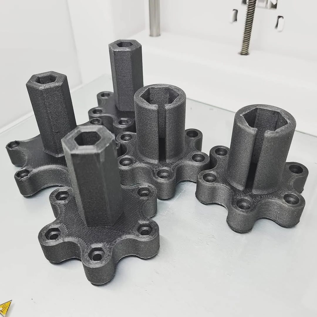 Spare parts made of carbon composite, printed on a 3D printer